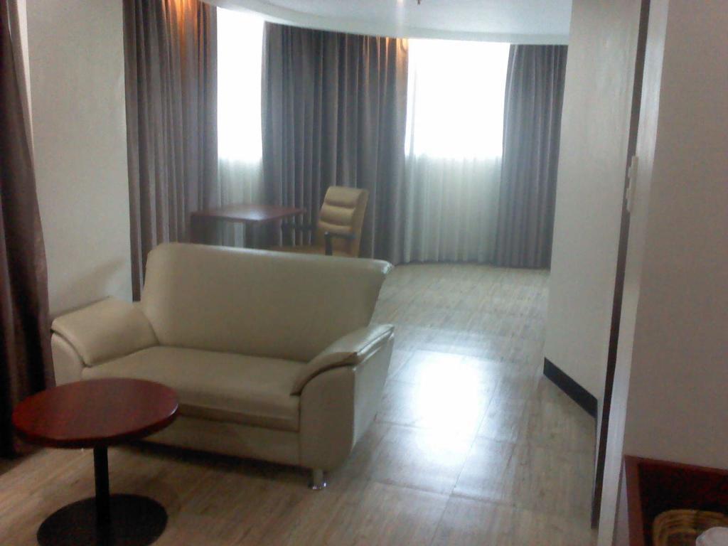 Cherry Midtown Hotel Olongapo Quarto foto