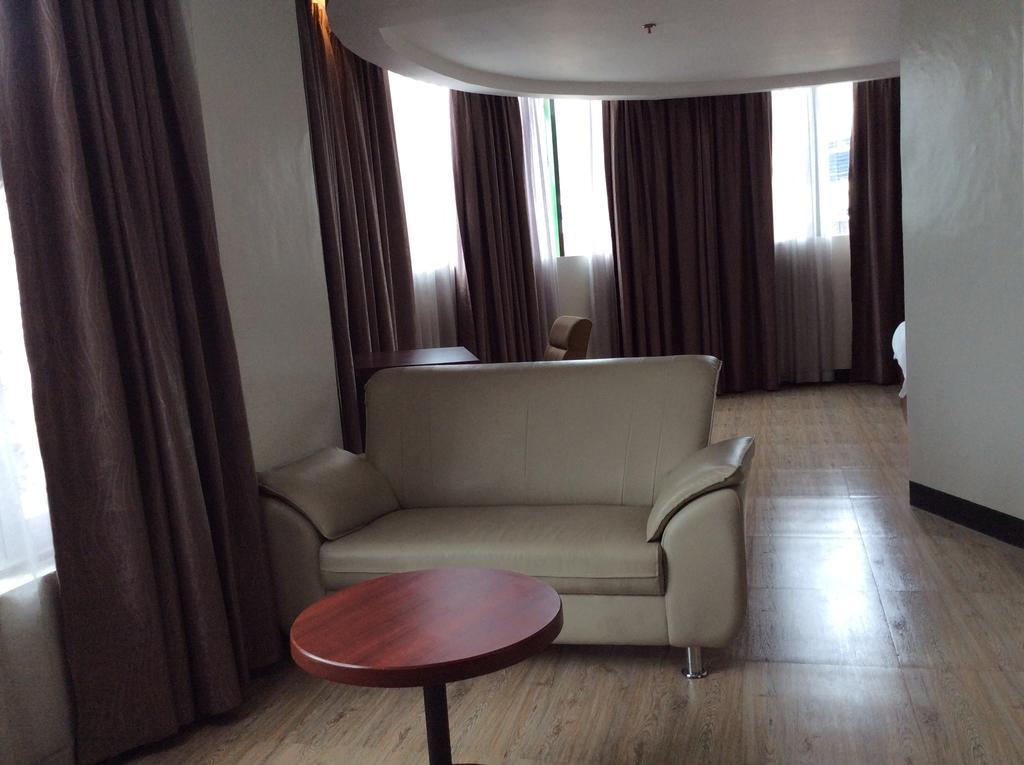 Cherry Midtown Hotel Olongapo Quarto foto