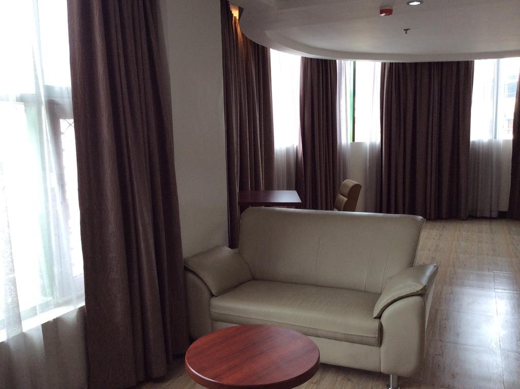 Cherry Midtown Hotel Olongapo Quarto foto